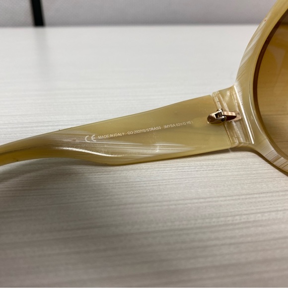 Gucci sunglasses w case